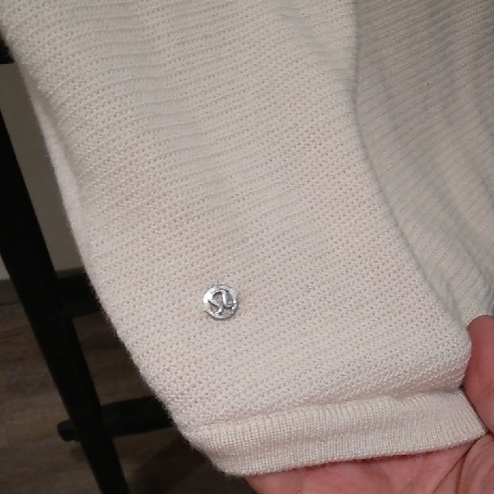 Women's Lululemon 100% Merino Wool Sweater - Picture 3 of 9